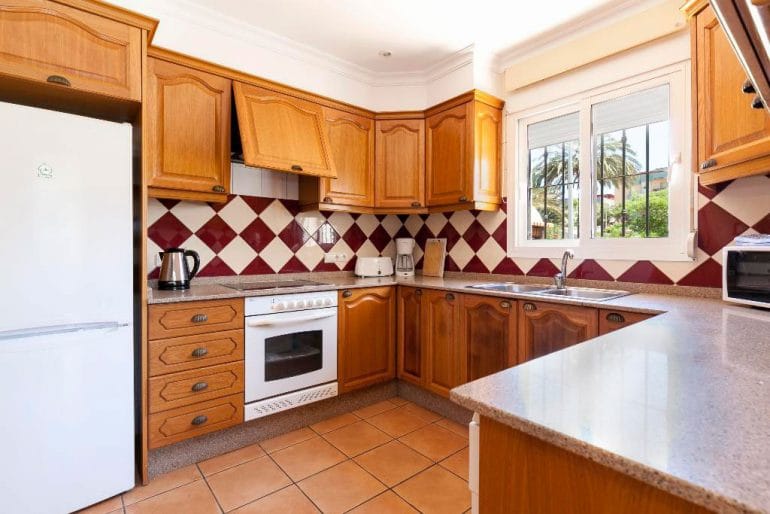 Cocina abierta Quality Rent a Villa