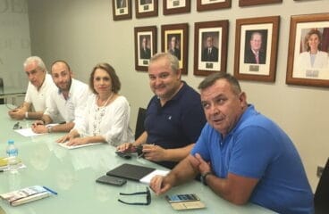 directiva de cedma en una reunion en el ayuntamiento