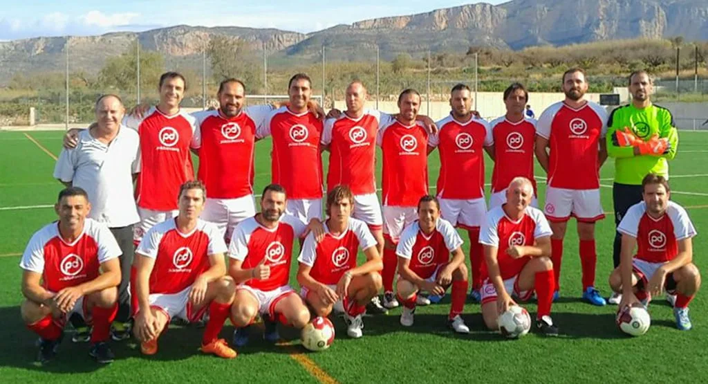 Tres equipos lideran la Liga Comarcal de Fútbol Veteranos 1 equipo gorgos veteranos