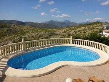 Exterior con piscina Abbey Properties