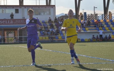 juvenil denier intentat controlar la pilota