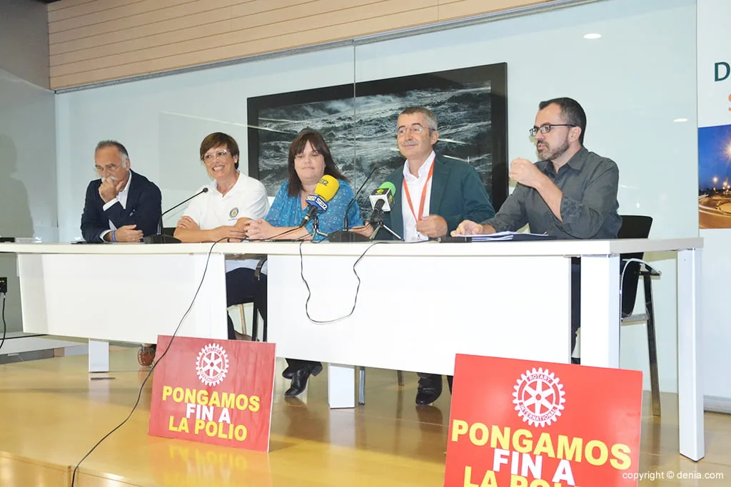 mesa informativa de la polio