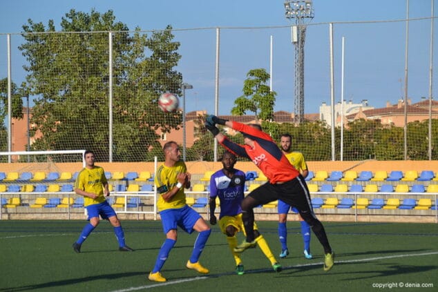 panucci a punto de rematar