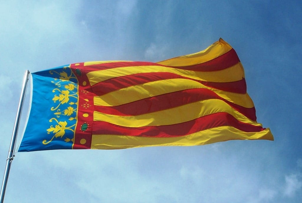 Compromís y PP organizan sendos actos conmemorativos por el 9 d'Octubre en Dénia 1 senyera valenciana
