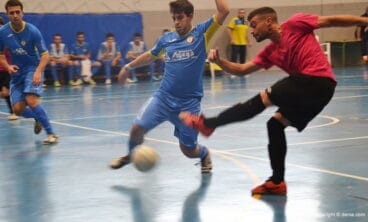 un jugador del cfs dianense tapando un tiro