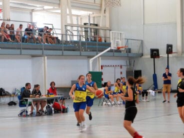 una senior dianense entrando a canasta