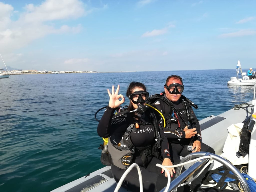 Voluntarios de la jornada de limpieza marina en Dénia