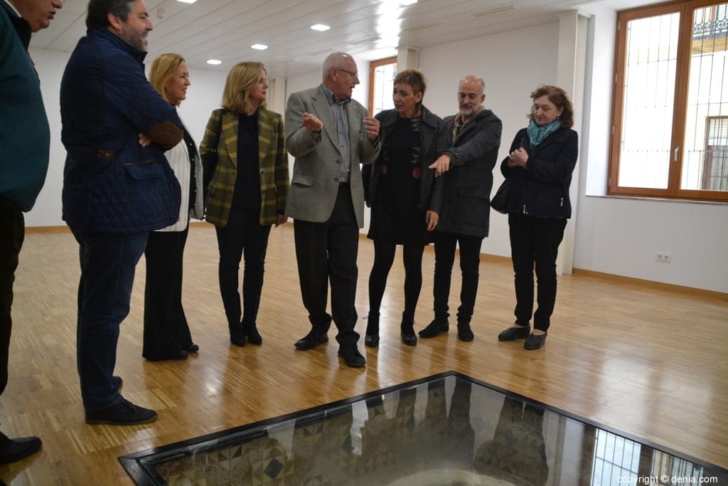 05 visita a la casa de la calle san jose autoridades en la biblioteca infantil