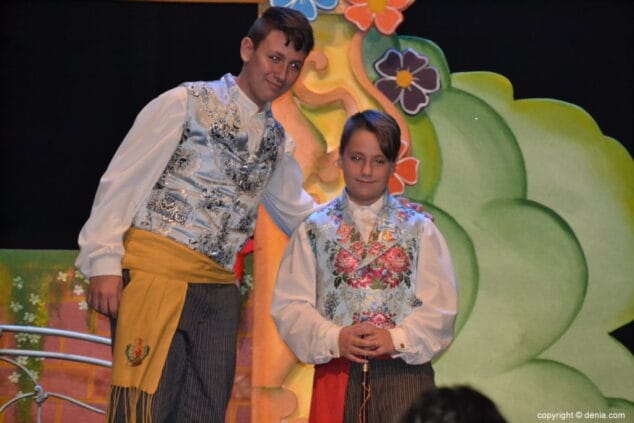 09 presentacion infantil les roques 2019 entrega del baston