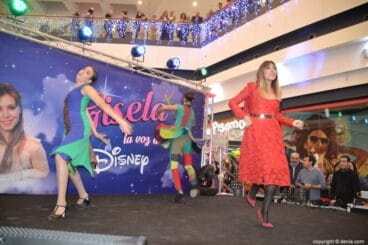 Gisela en Portal de la Marina – Colores en el viento