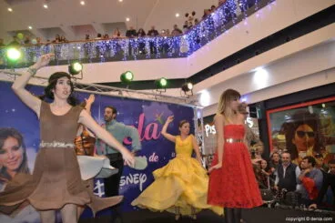 Gisela en Portal de la Marina – Bailando