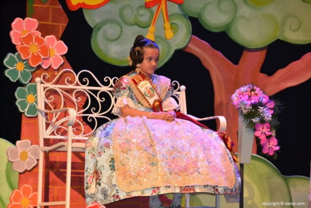 16 presentacion infantil les roques 2019 alma durante su exaltacion