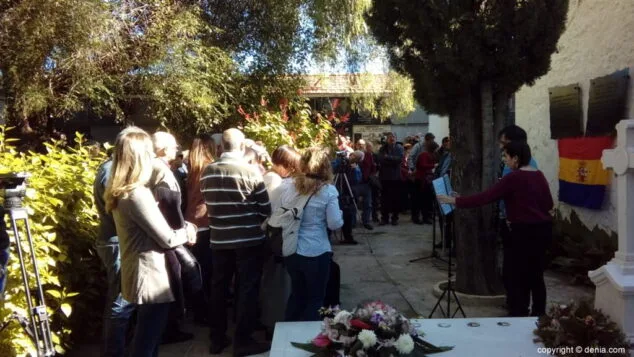 23 homenaje del pspv de denia a los republicanos fusilados publico