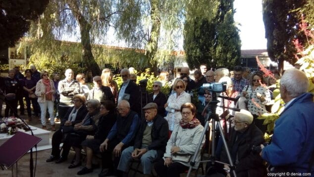 26 homenaje del pspv de denia a los republicanos fusilados asistentes