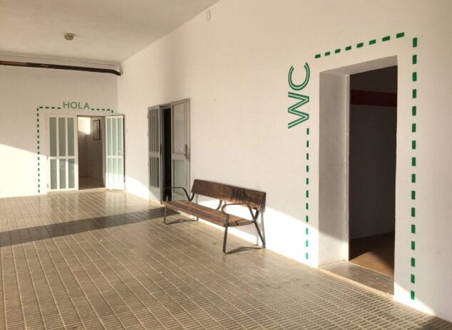 acceso a las instalaciones del colegio cervantes