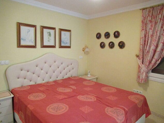 acogedor dormitorio euroholding