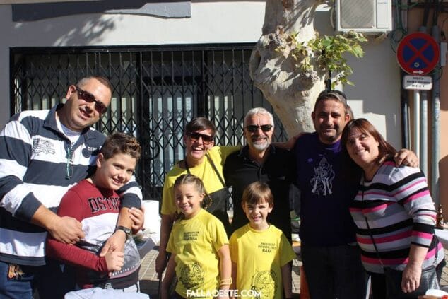 amigos de la falla oeste en el concurso de paellas
