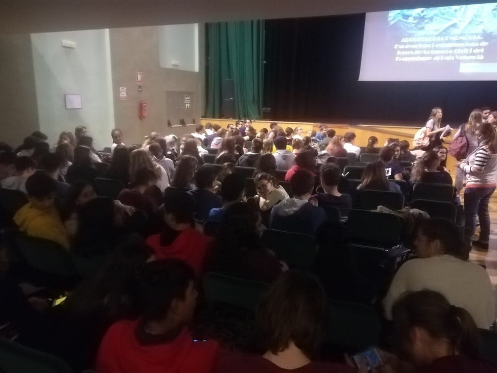 asistentes a la conferencia de miguel mezquida