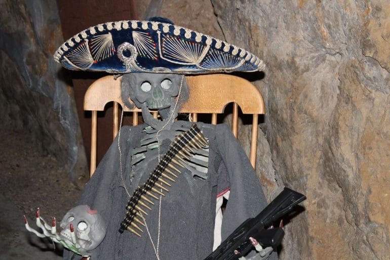 Calavera en el túnel del terror