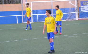 cesar rubio y mateo durante un partido del cd denia