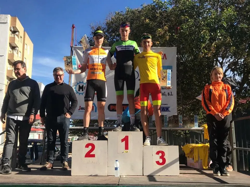 Ciclistas del UC Montgó