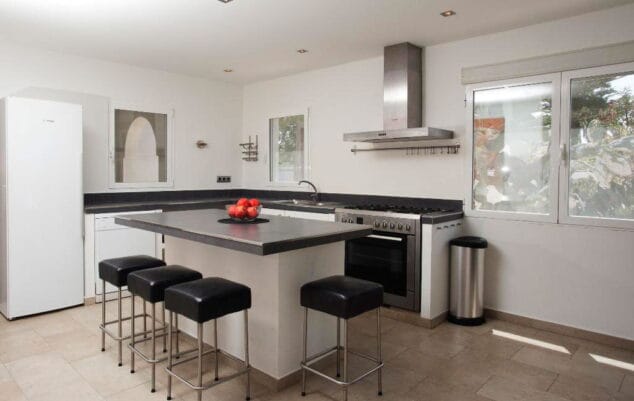 cocina estilo moderno aguila rent a villa