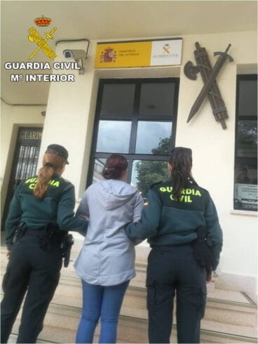 Detención de una presunta autora de abrazo violento en Calpe