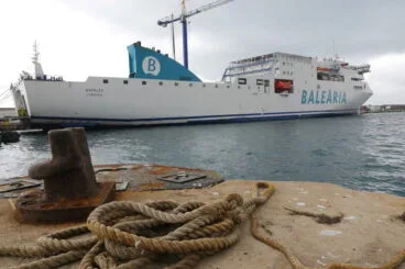 ferry napoles de balearia