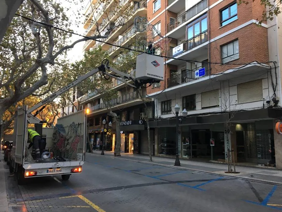 Instalación de las luces de Navidad en Dénia