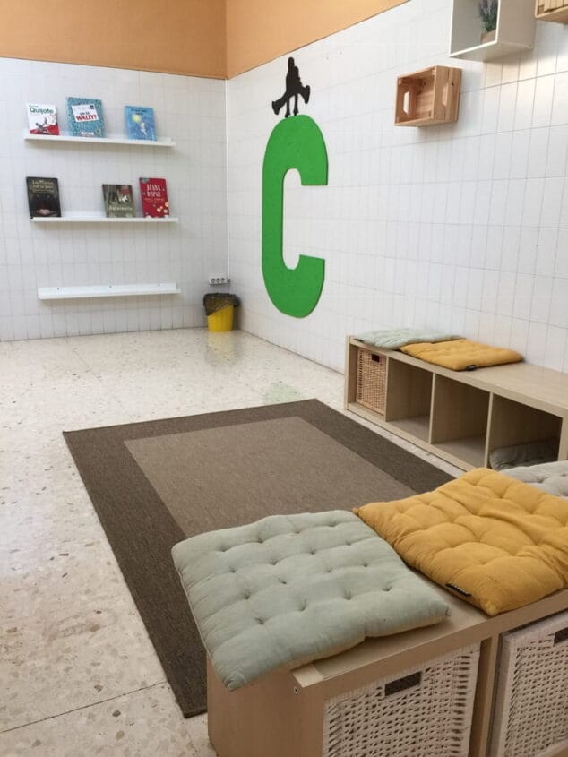 interior de un aula del colegio cervantes