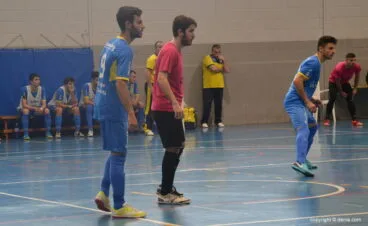 jugadores del cfs dianense durante un partido