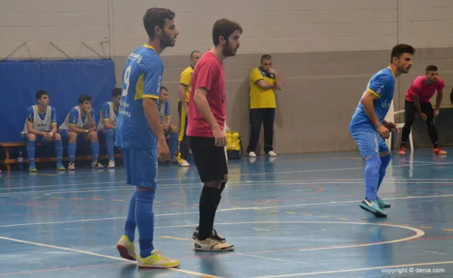 jugadores del cfs dianense durante un partido