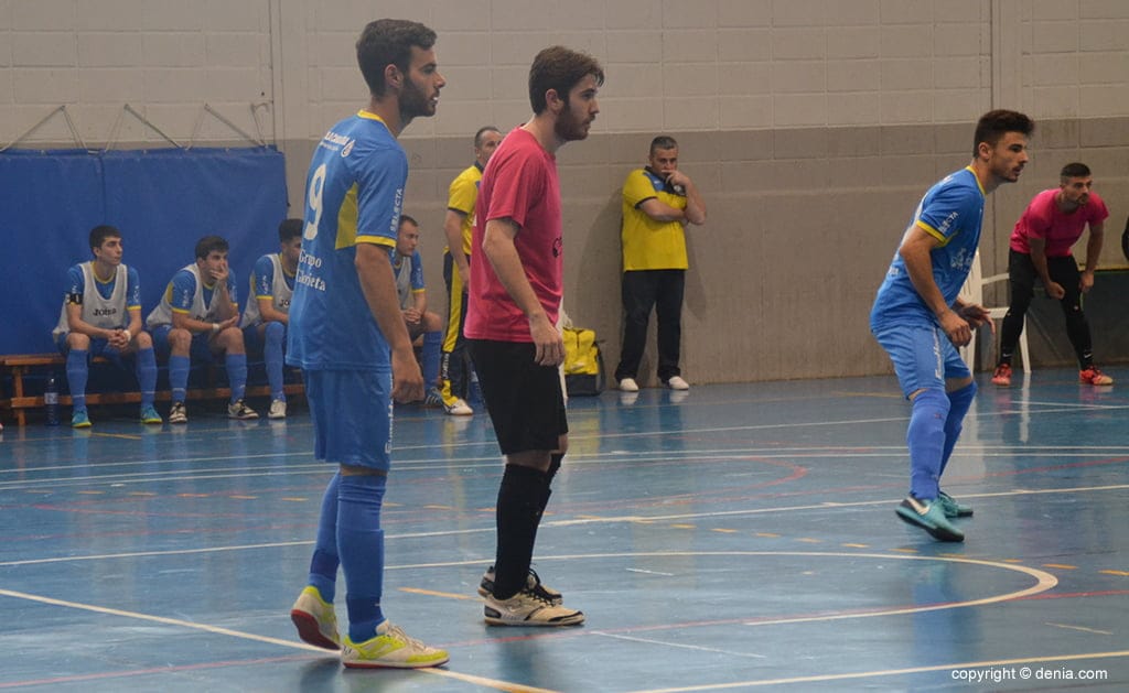 Al CFS Dianense se le escapó la victoria en la recta final del partido ante el Petrer FS (6-5) 1 jugadores del cfs dianense durante un partido