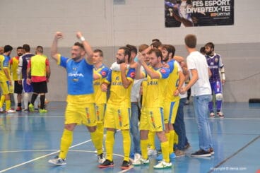 jugadores dianenses celebrando el triunfo