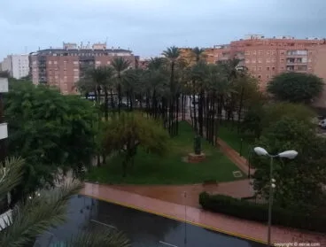 lluvia en la plaza jaume i de denia