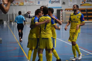 los dianenses celebrando un gol