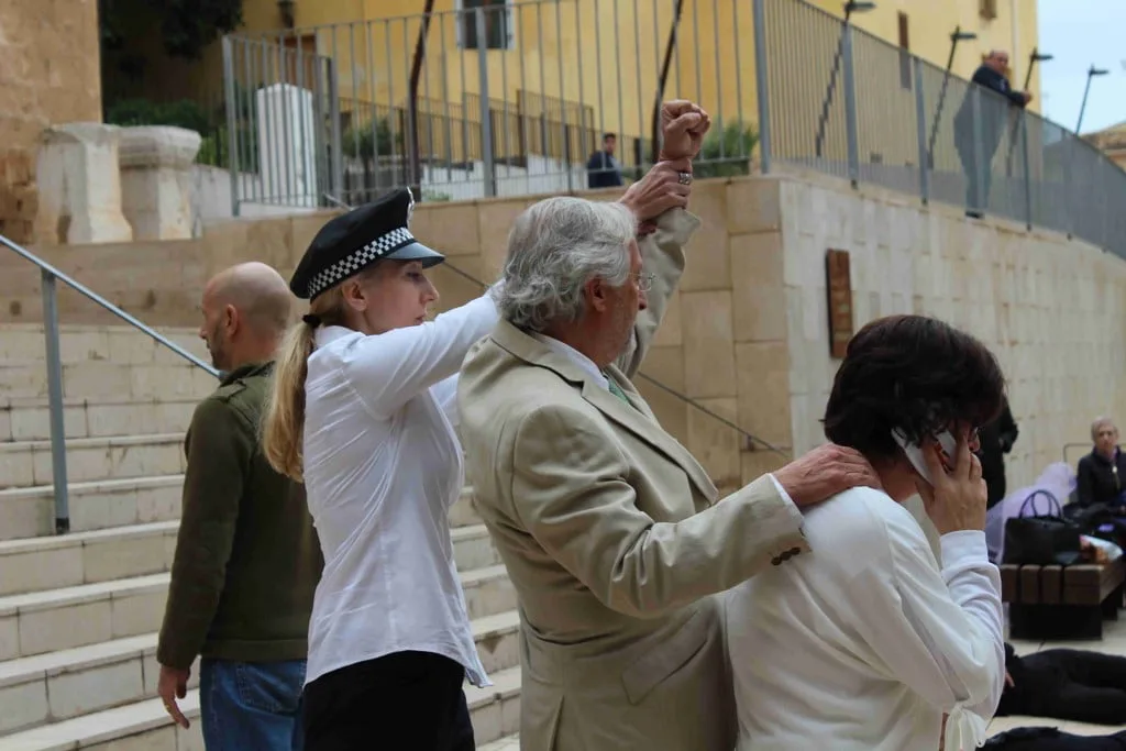 "¡Sal corriendo, no te calles, ni una más!"... el grito de Dénia contra la violencia de género 3 performance de la etc en denia