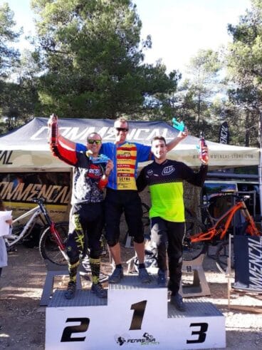 Podio de los ciclistas de la UC Montgó