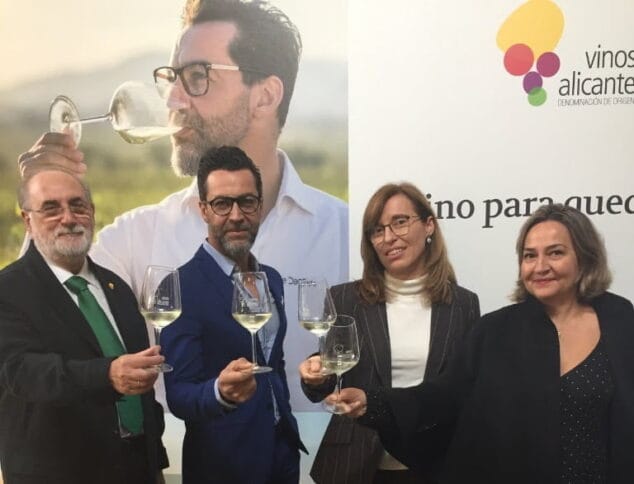 quique dacosta es la nueva imagen de los vinos alicante dop