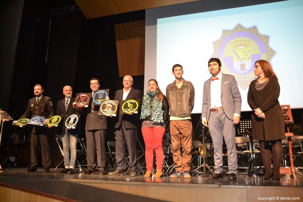 08 dia de la policia local denia reconocimiento al colegio raquel paya