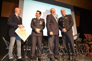11 dia de la policia local denia reconocimiento a vicente israel trivino