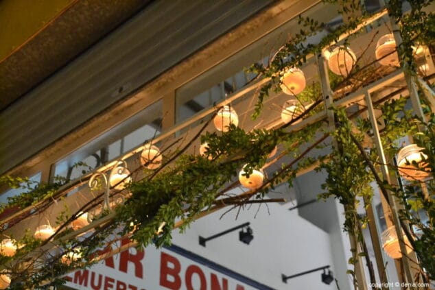 Dénia se pone guapa para dar la bienvenida a la Navidad con la 'Nit de la Llum' 16 13 nit de la llum denia 2018 decoracion mercat municipal