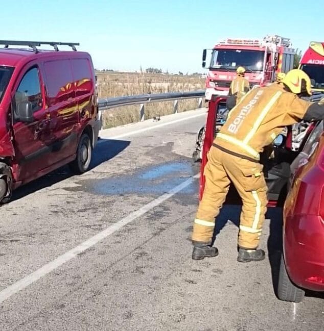 accidente de cinco vehiculos en pego