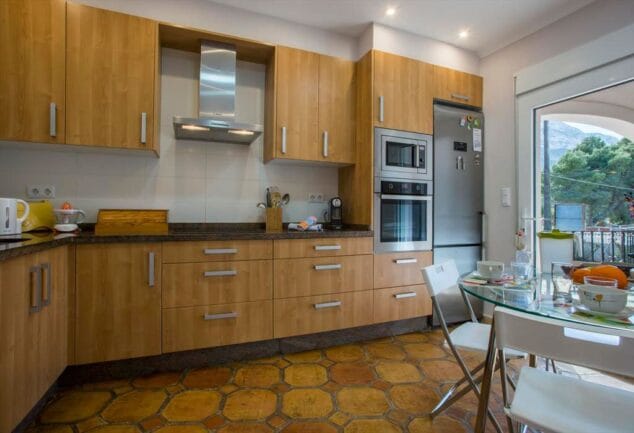 amplia cocina aguila rent a villa