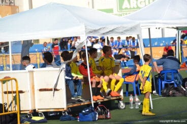 Banquillo benjamín del FB Dénia