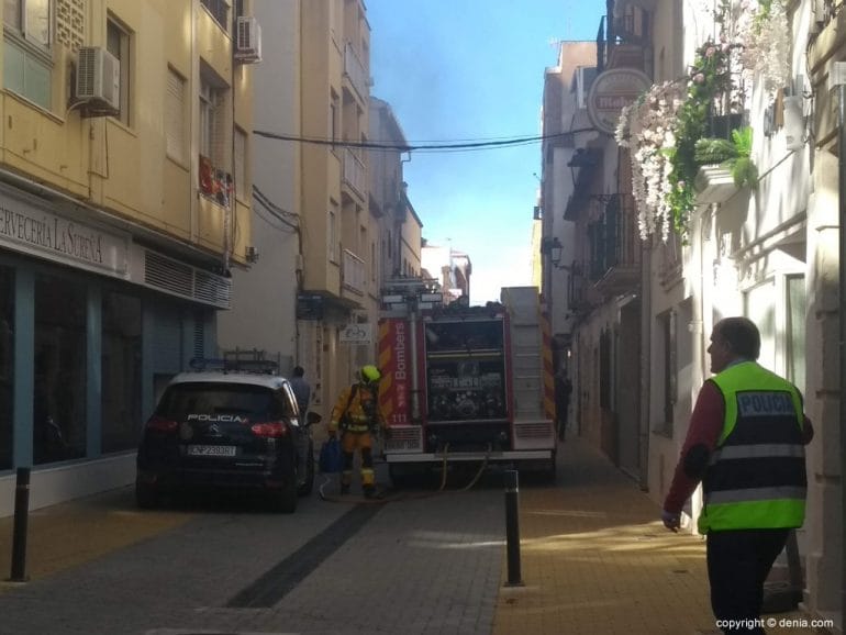Camión de bomberos en la calle Sandunga