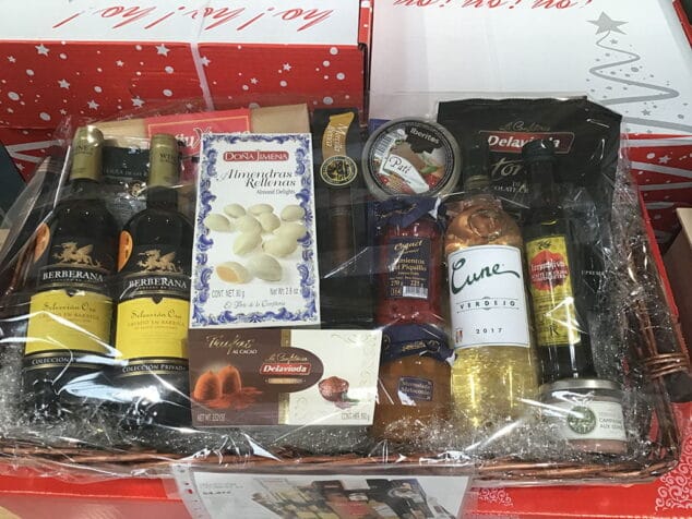 cestas con dulces y vino puga cashcarry