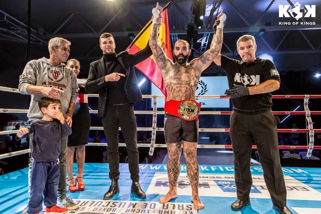 david trallero con el cinturon de campeon de espana
