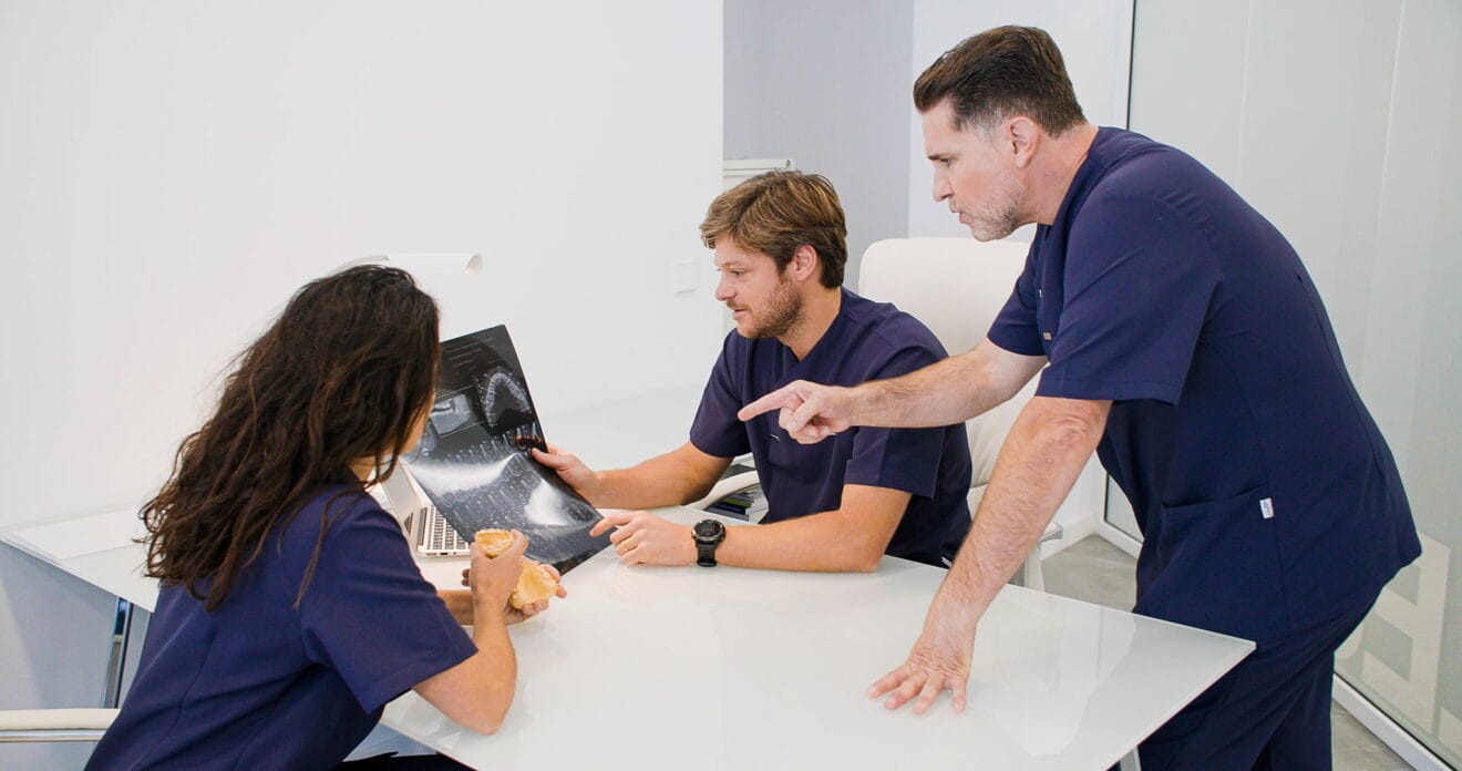 Dr. Ballester y su equipo