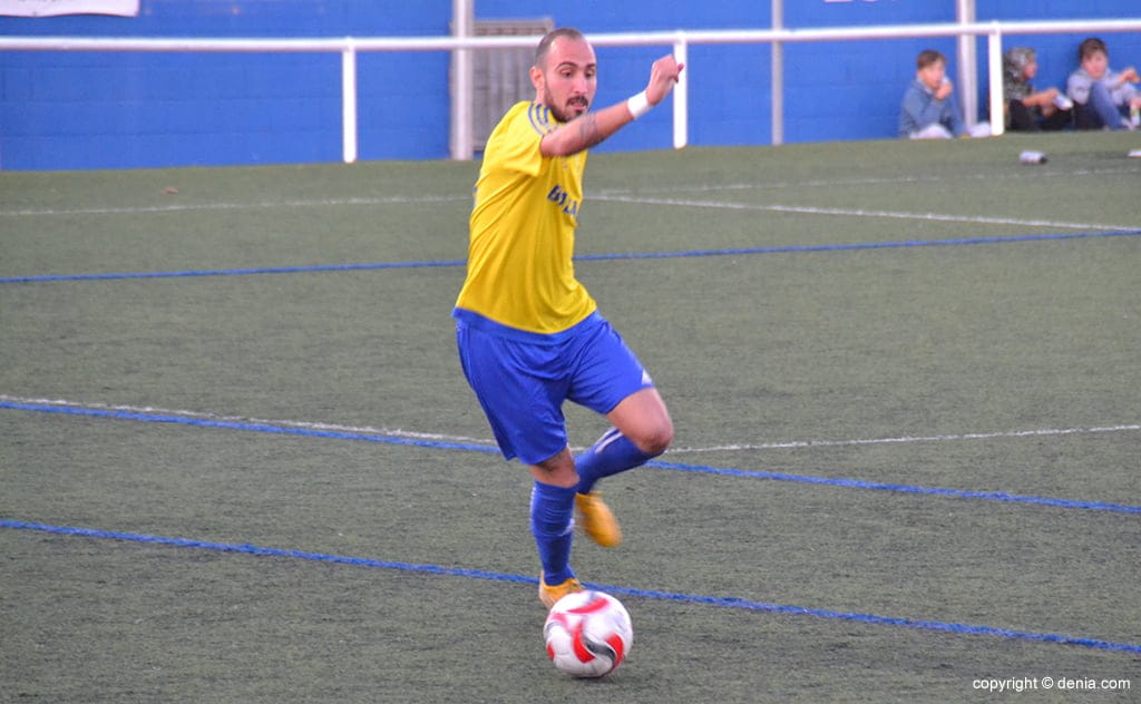 el goleador panucci durante un partido